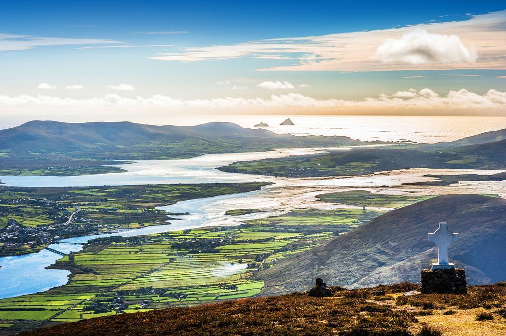 Iveragh Heights Bed & Breakfast Cahersiveen Bagian luar foto